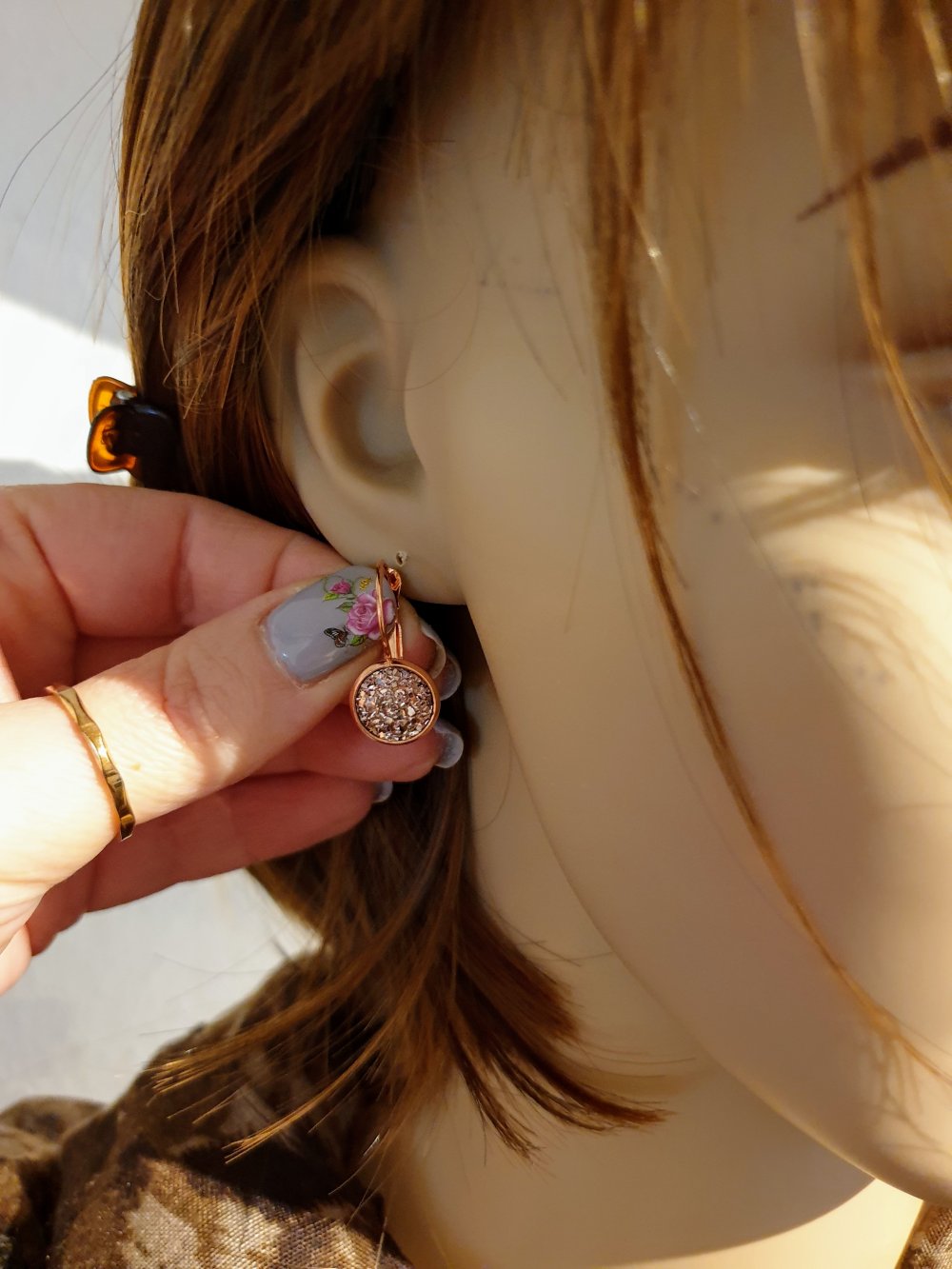 Edle goldene Creolen Ohrringe mit rosegoldenem Glitzercabochon