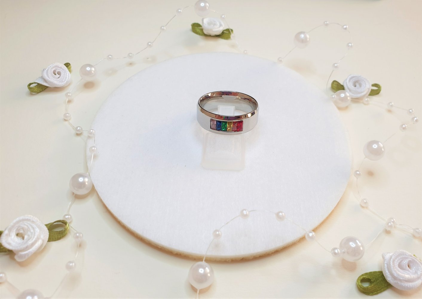 Silberner LTBG Ring mit Regenbogenzirkonia 