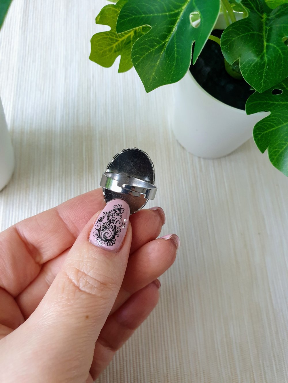 Ausgefallener Ring mit wunderschön schillerndem Galaxy Cabochon 