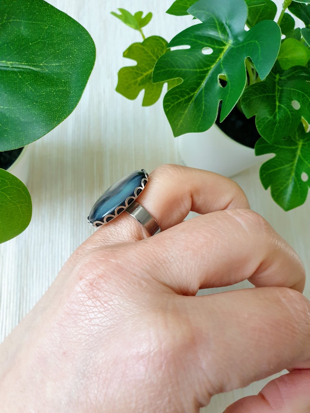 Ausgefallener Ring mit wunderschön schillerndem Galaxy Cabochon 
