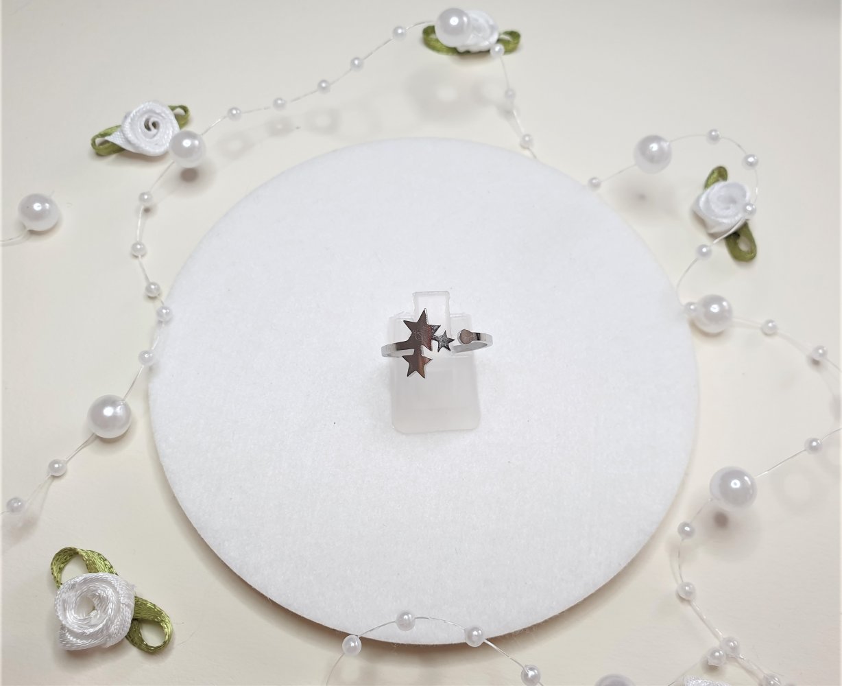 Silberner Ring mit Sternen 