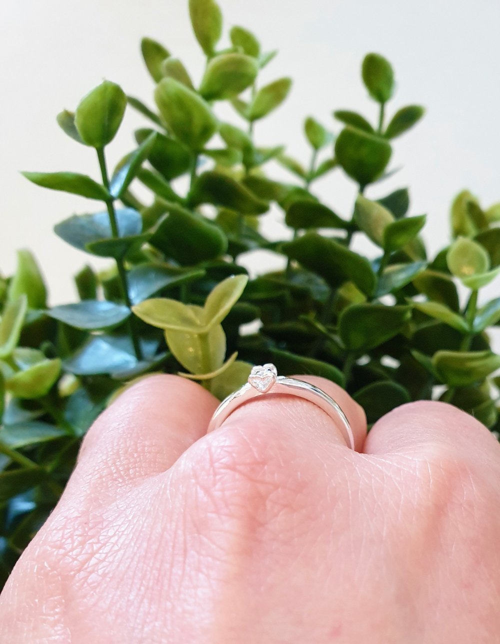 Silberner Ring mit Zirkonia in einer Herzfassung Größe: 57 (19mm) 