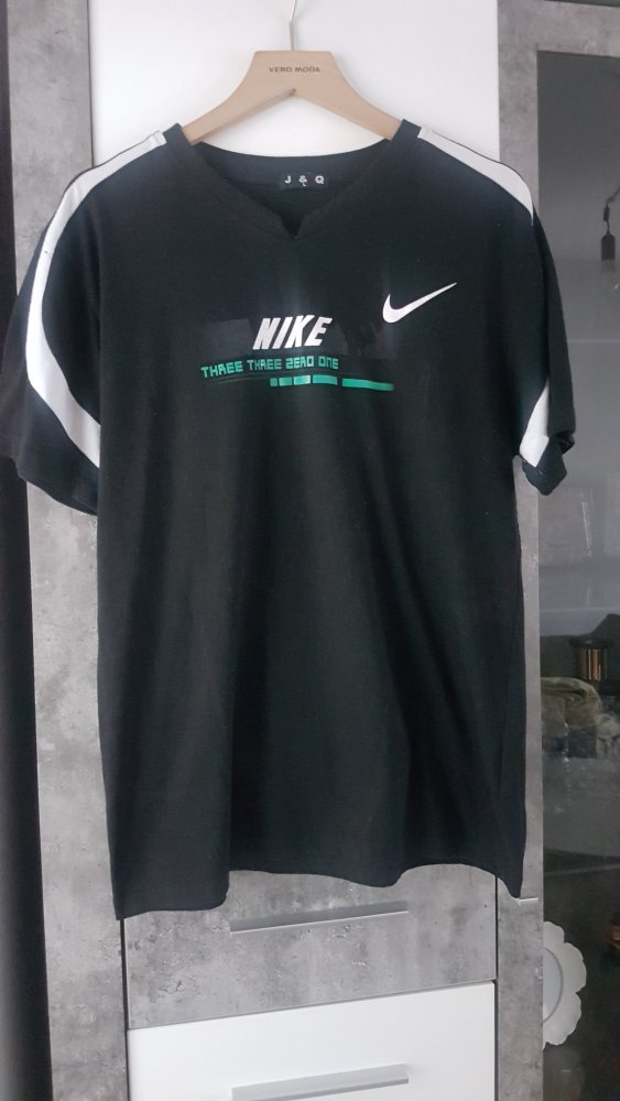 Schwarzes Tshirt