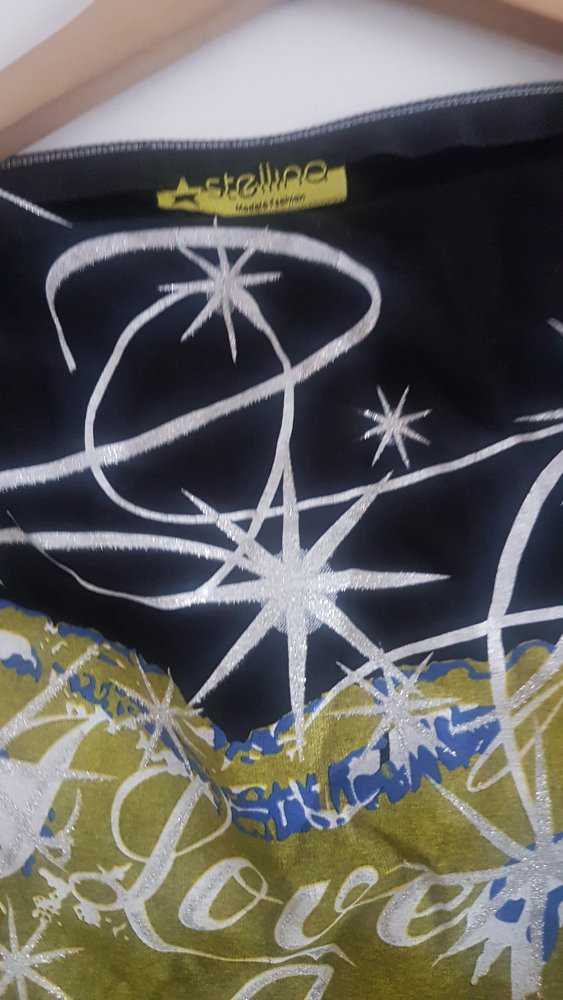 Schulterfreies Tshirt