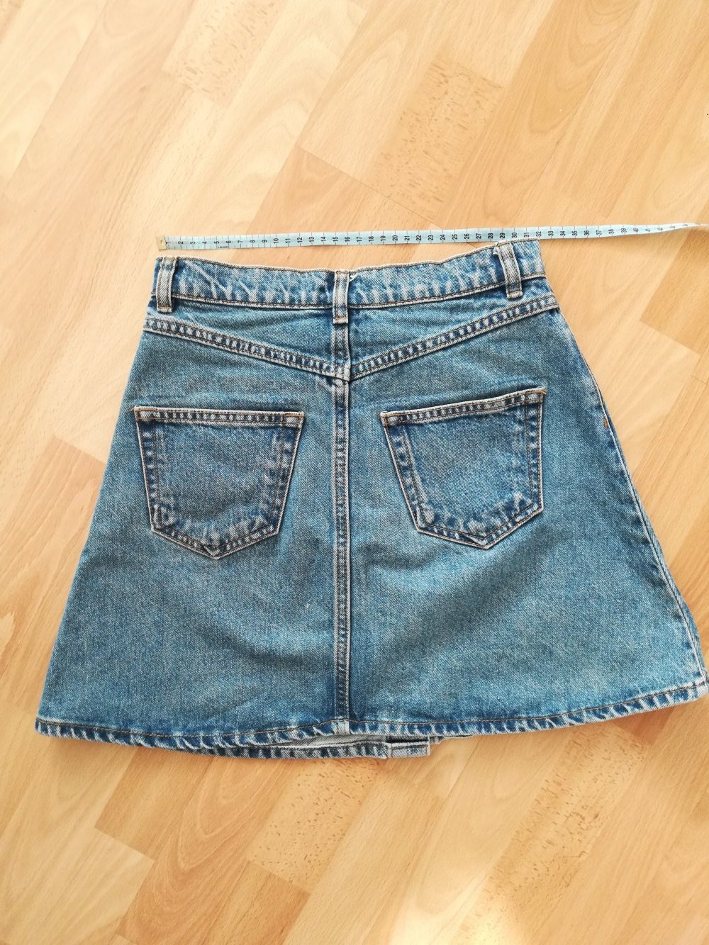 MONKI Jeansrock Gr. 34 XS hellblau mit Knopfleiste