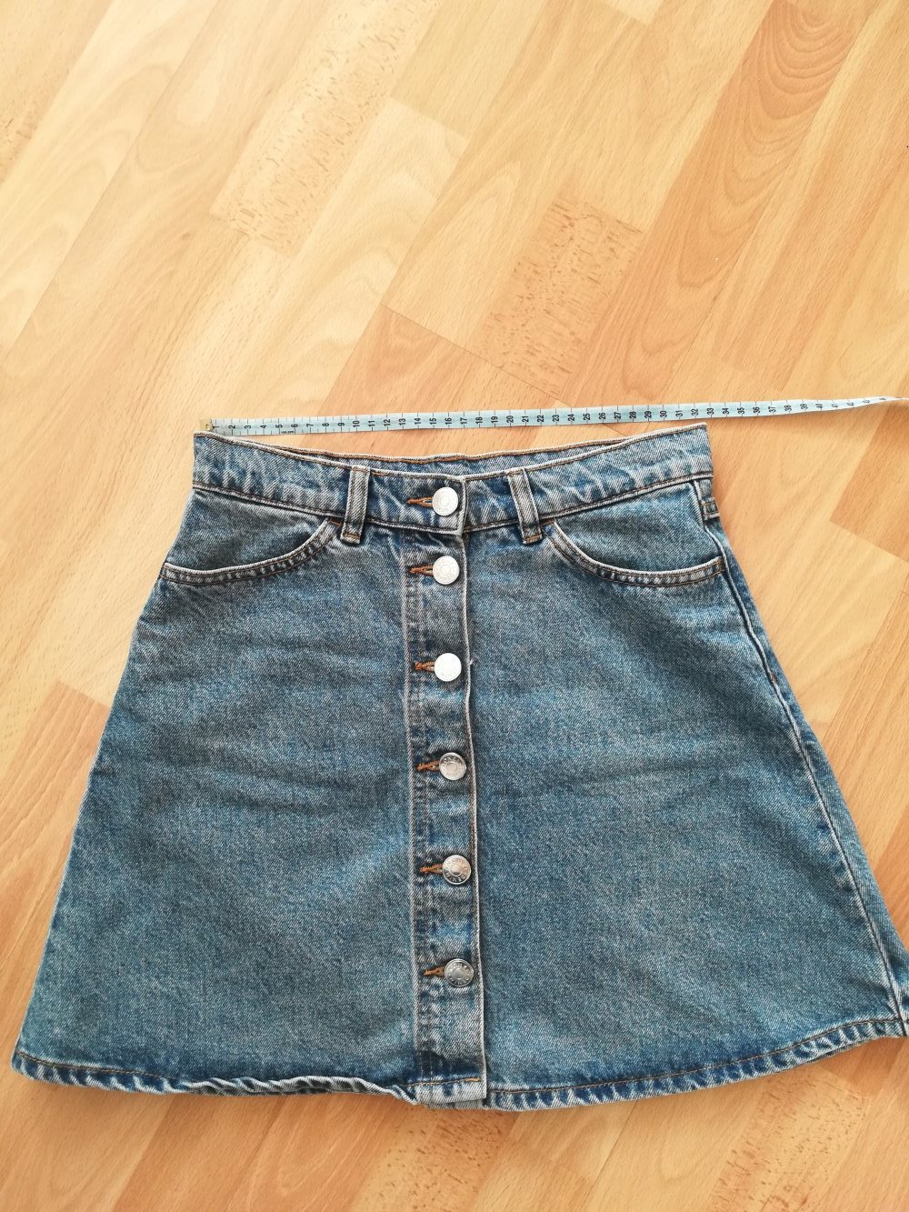MONKI Jeansrock Gr. 34 XS hellblau mit Knopfleiste