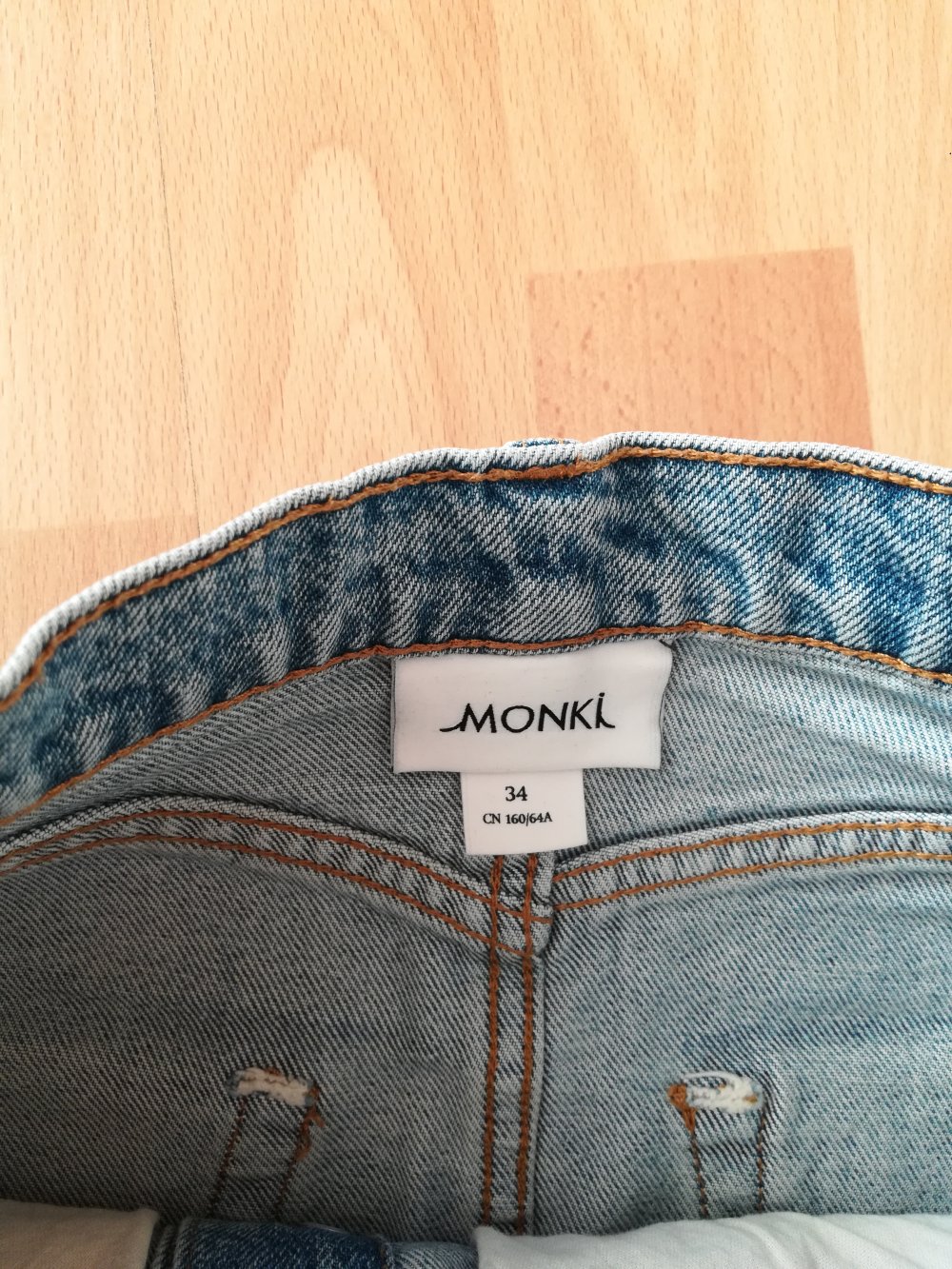MONKI Jeansrock Gr. 34 XS hellblau mit Knopfleiste