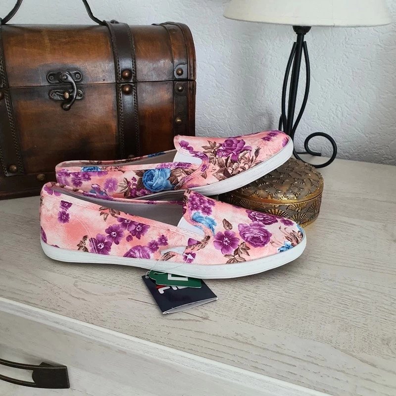 Fila neue Schuhe mit Blumenmuster 39