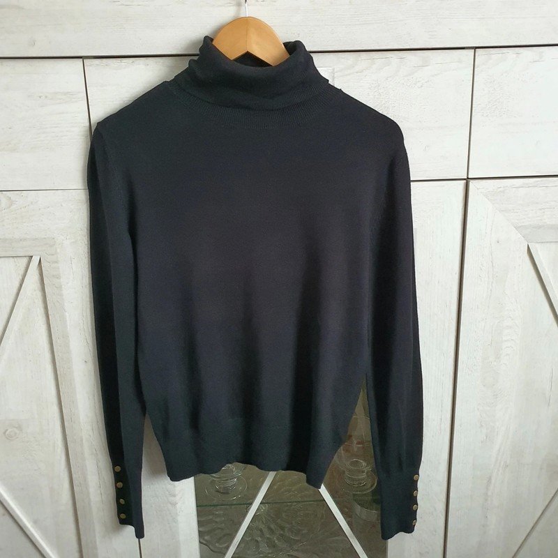 Rollkragenpulli mit goldenen Knöpfen S M