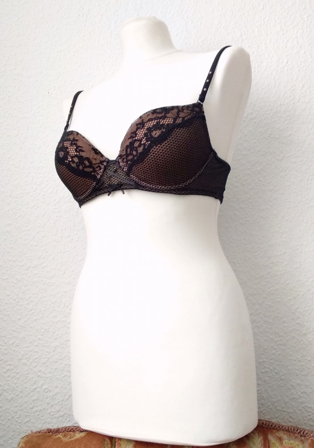 Wunderschöner retro Pinup Bügel-BH Gr. 75C padded Bustier Spitze Perlen strappy Gothic Datenight