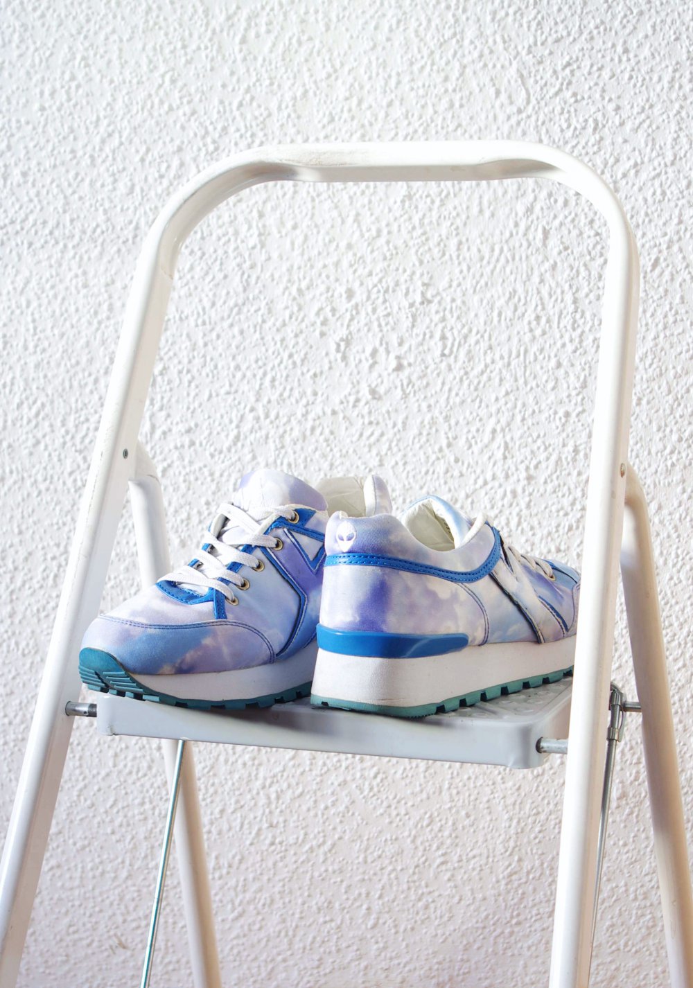 YRU Plateau retro Sneaker Gr. 41 Wolken Print Technobarbie Festival chunky ugly