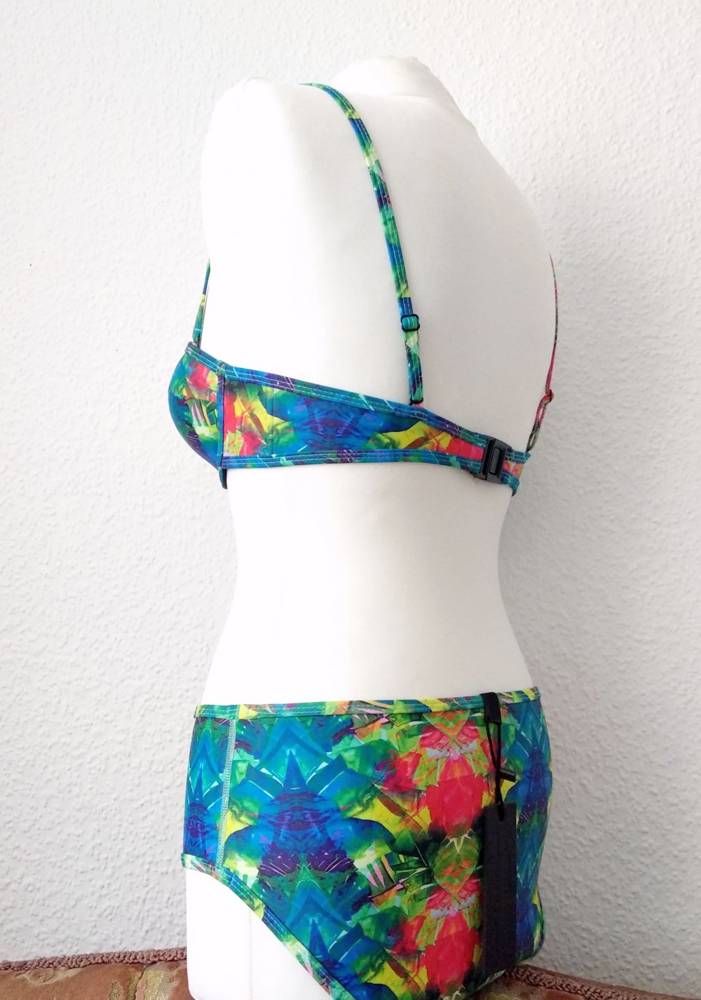 Tropical Pinup Neopren Bikini Gr. M 70C 70D 75C Technoelfe trägerlos Balconette Dollskill y2k bratz 60er