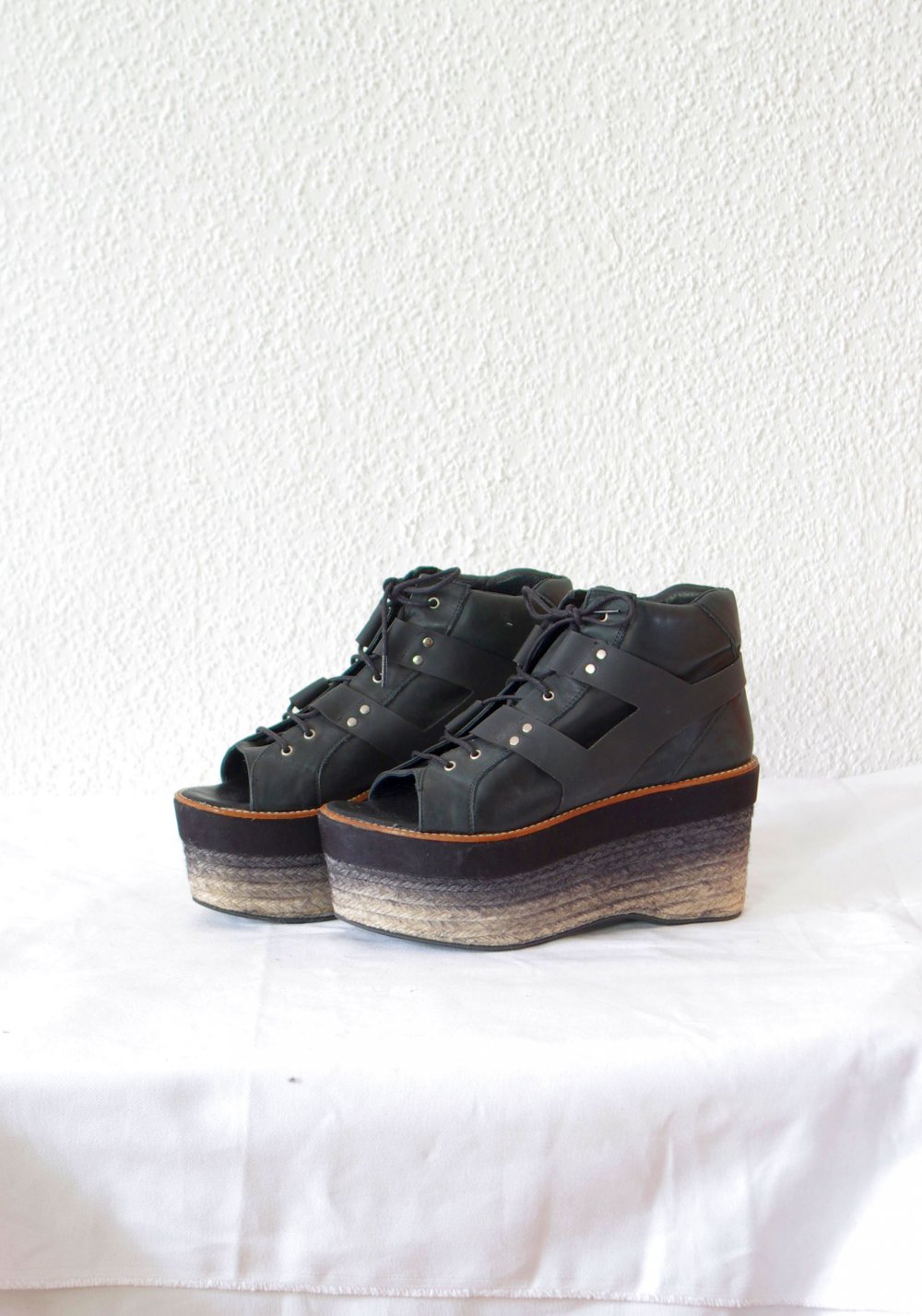 Ausgefallene Miista Plateauschuhe Gr. 41 40,5 Farbverlauf Harness Dollskill Technobarbie