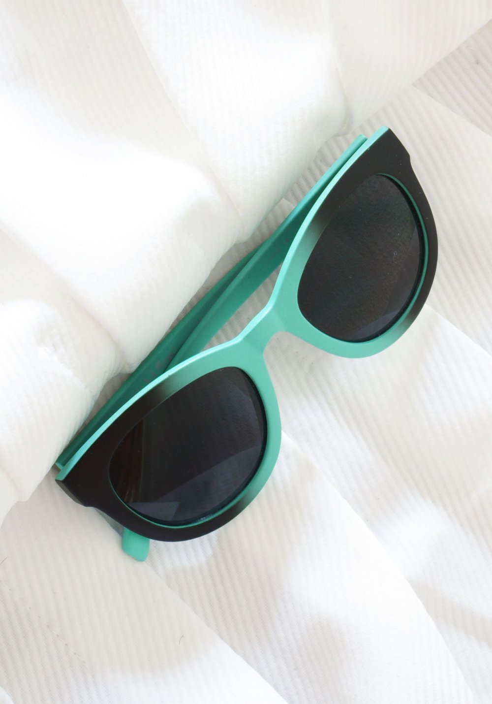 Lässige Sonnenbrille mint schwarz retro Nasty Gal Farbverlauf Technobarbie Festival