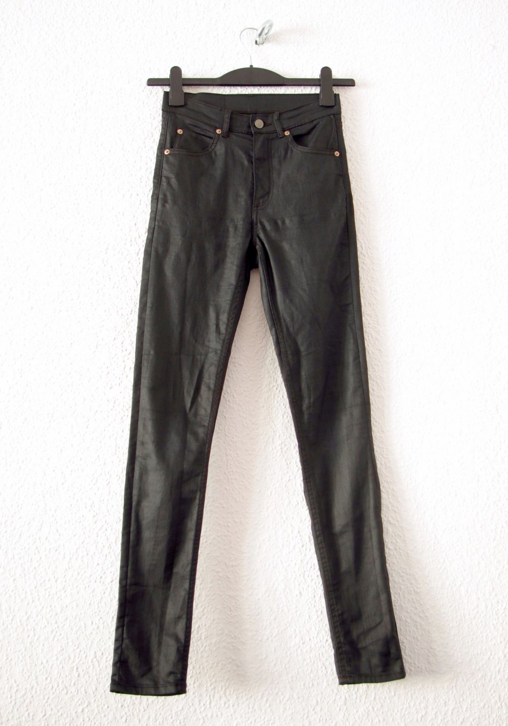 Shiny Cheap Monday Fakeleder Jeggings Gr. 25/30 XS schwarz Röhrenjeans Technobarbie