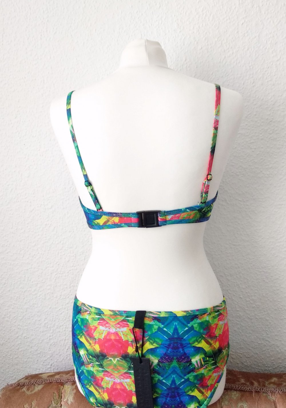Tropical Pinup Neopren Bikini Gr. M 70C 70D 75C Technoelfe trägerlos Balconette Dollskill y2k bratz 60er