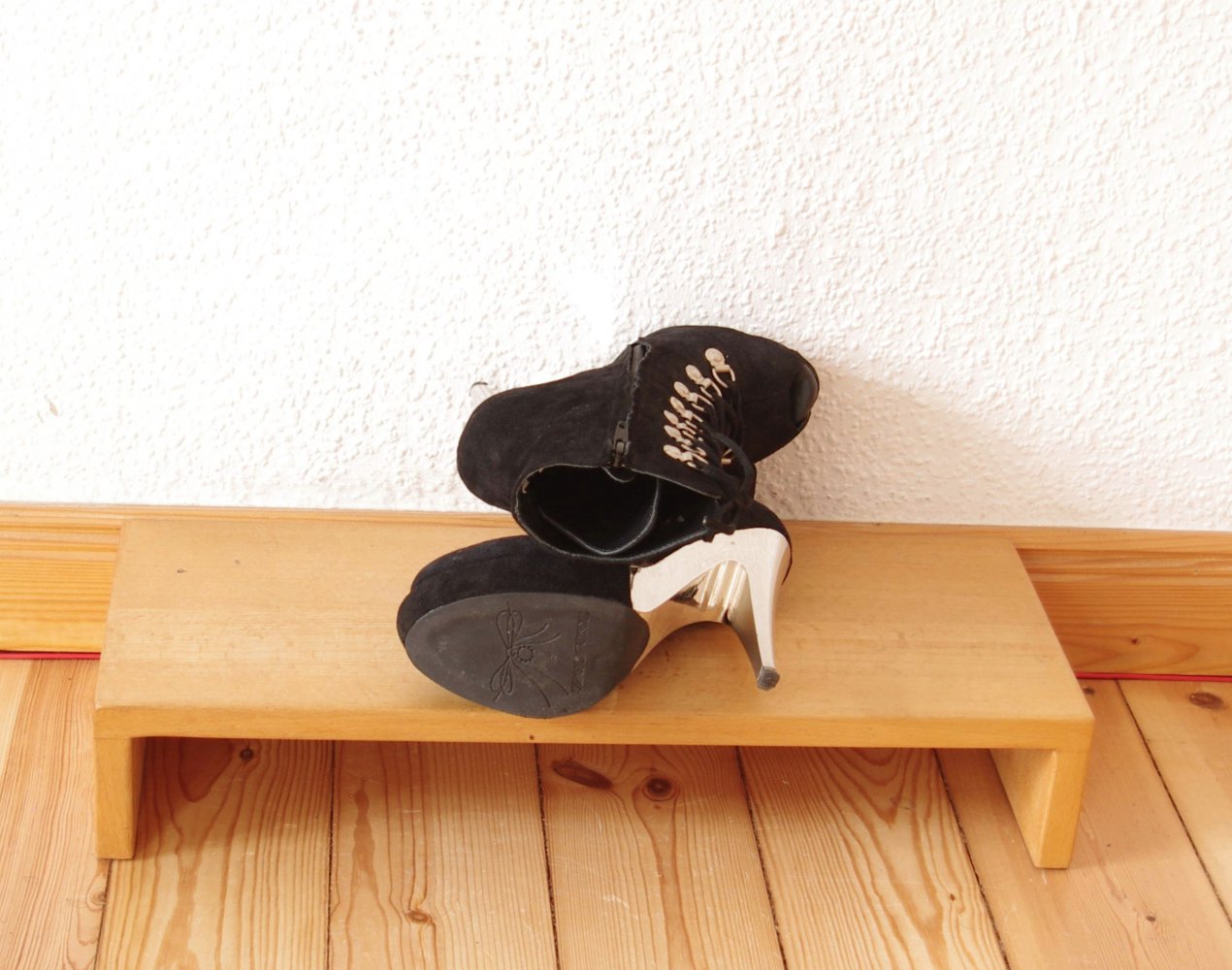 Auffällige Plateau High Heels (NP 90€) Gr. 39 Tiggers Monrose Peeptoe Spiegel Schnürboots