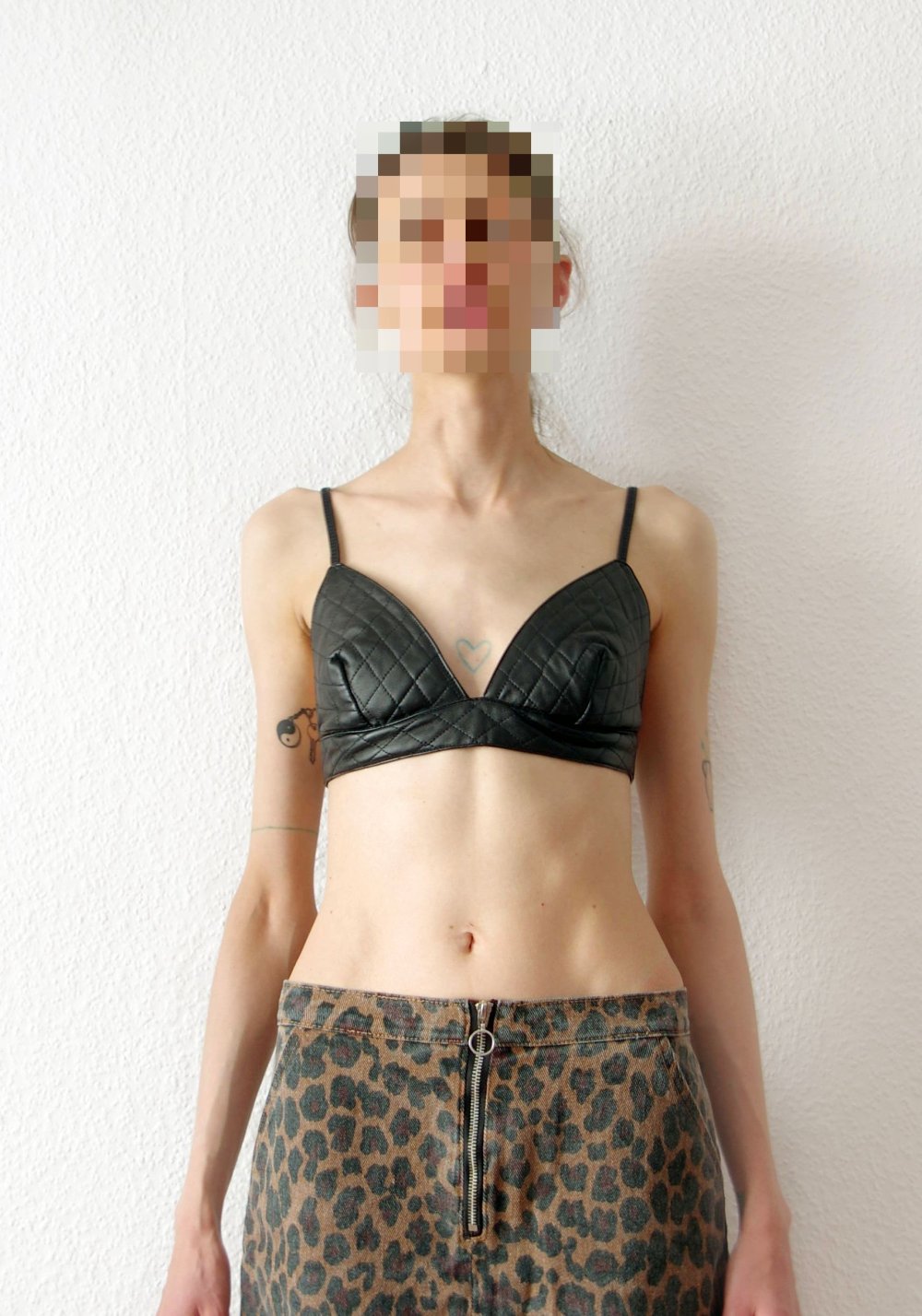 Schwarzes Nasty Gal Kunstleder Bralet Crop Top Gr. M S Berghain Technobarbie Festival y2k