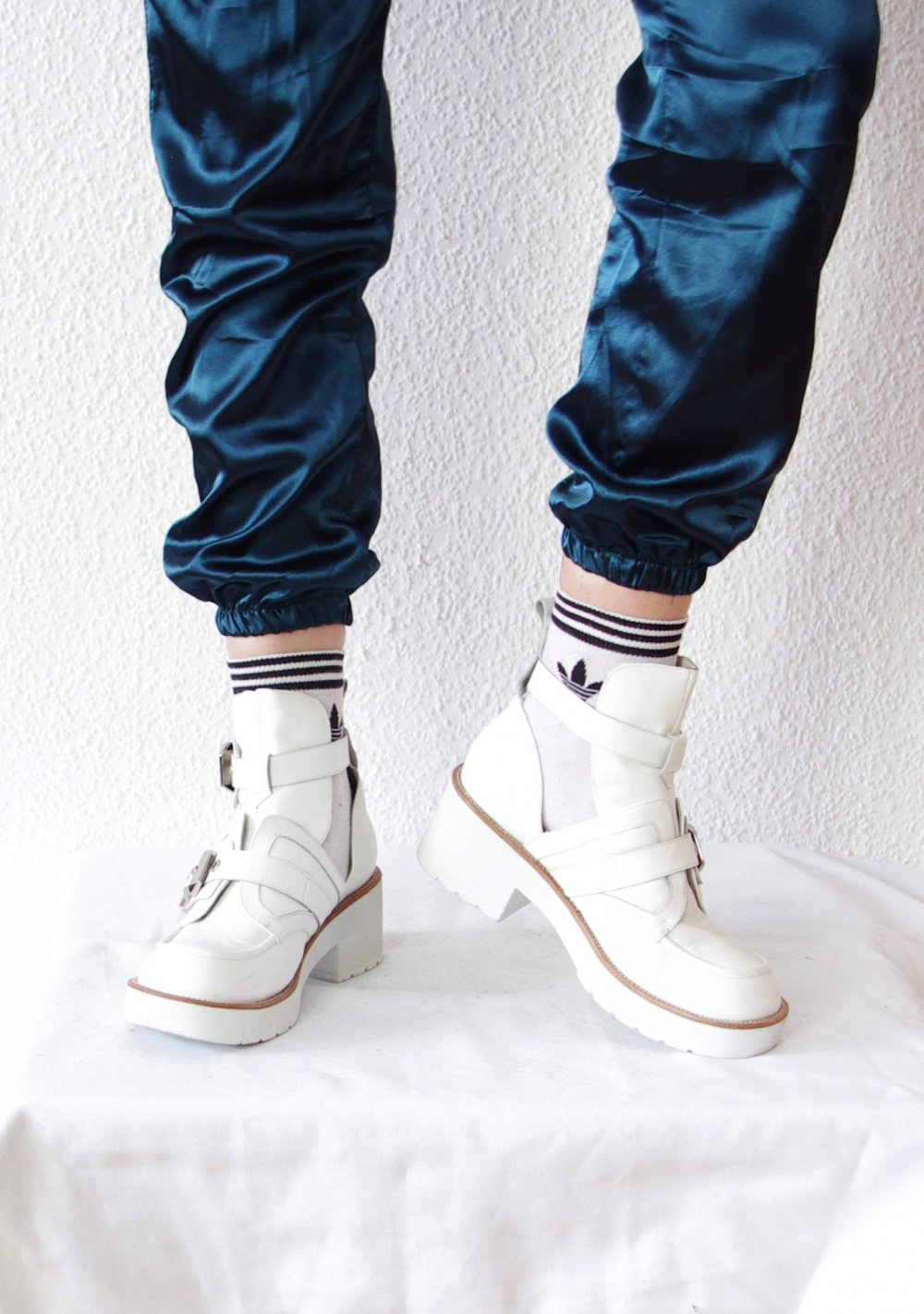 Chunky Jeffrey Campbell Bikerboots Gr. 41 41,5 Coltrane Cutouts Buckle Nieten Techno Festival