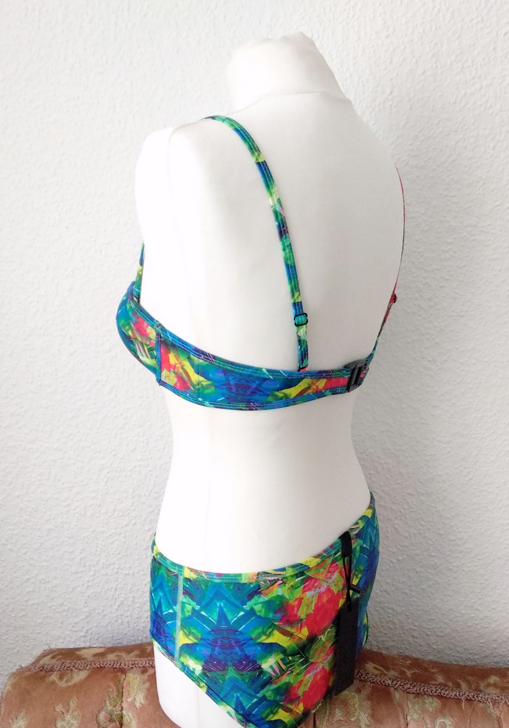 Tropical Pinup Neopren Bikini Gr. M 70C 70D 75C Technoelfe trägerlos Balconette Dollskill y2k bratz 60er