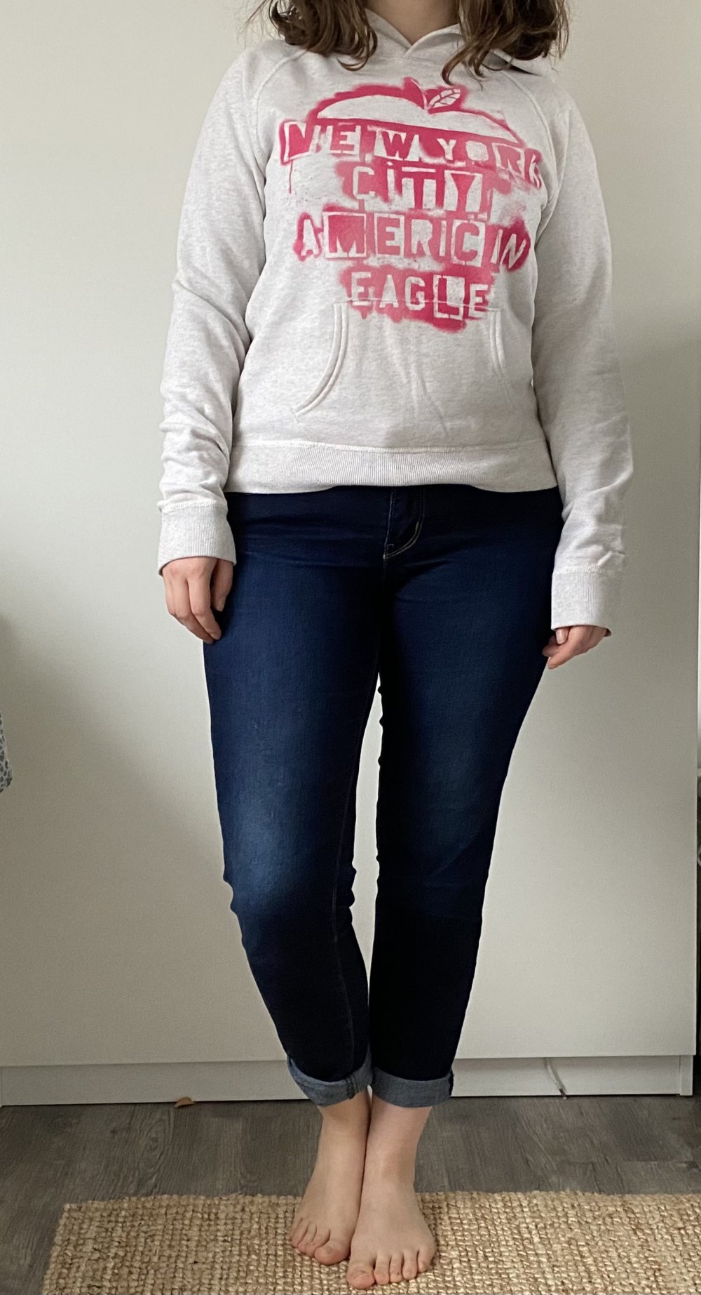 Hellgrauer Hoodie mit Aufdruck