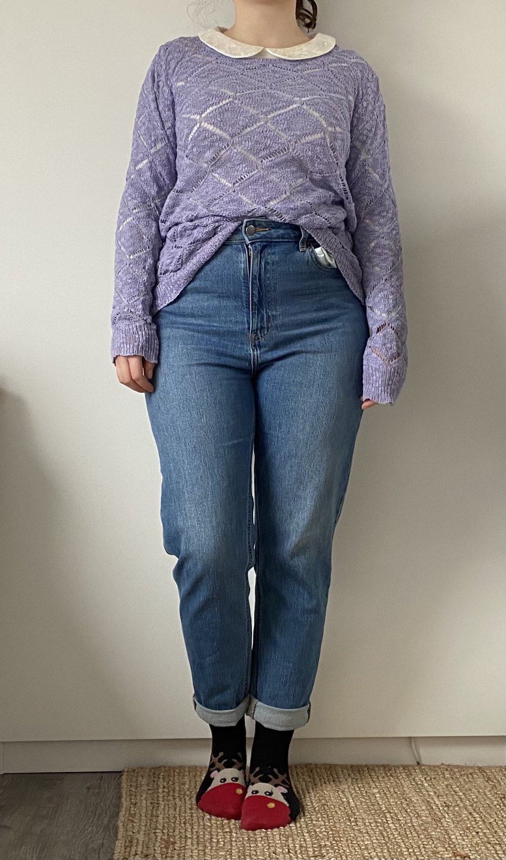 Fliederfarbener Strickpullover