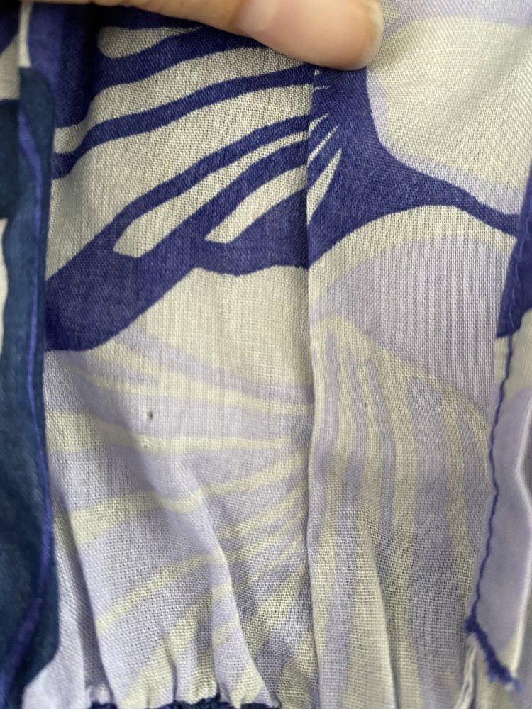 Kurzärmlige lila Bluse