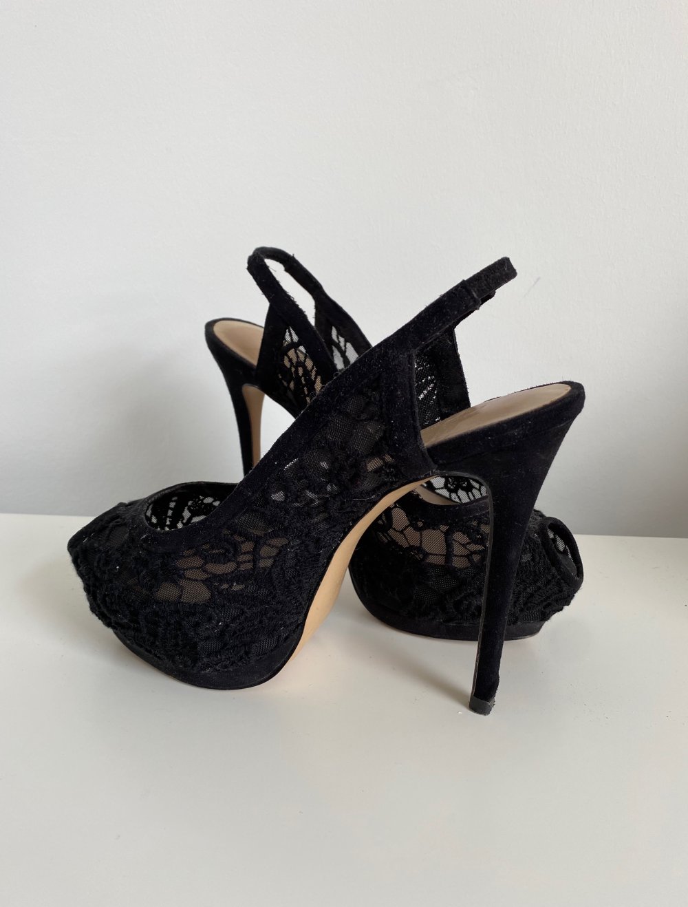 Peep Toe High Heels schwarze Spitze