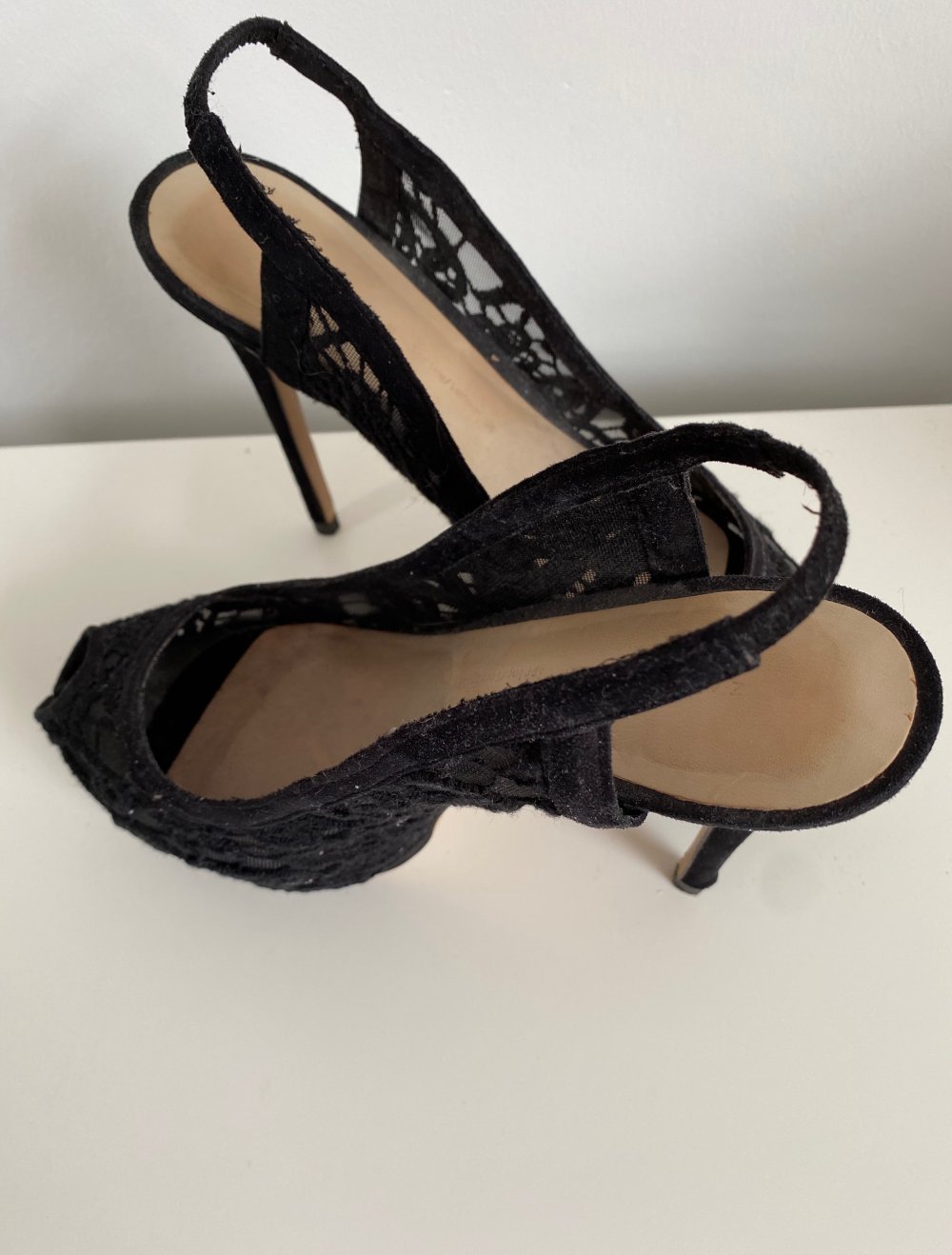 Peep Toe High Heels schwarze Spitze