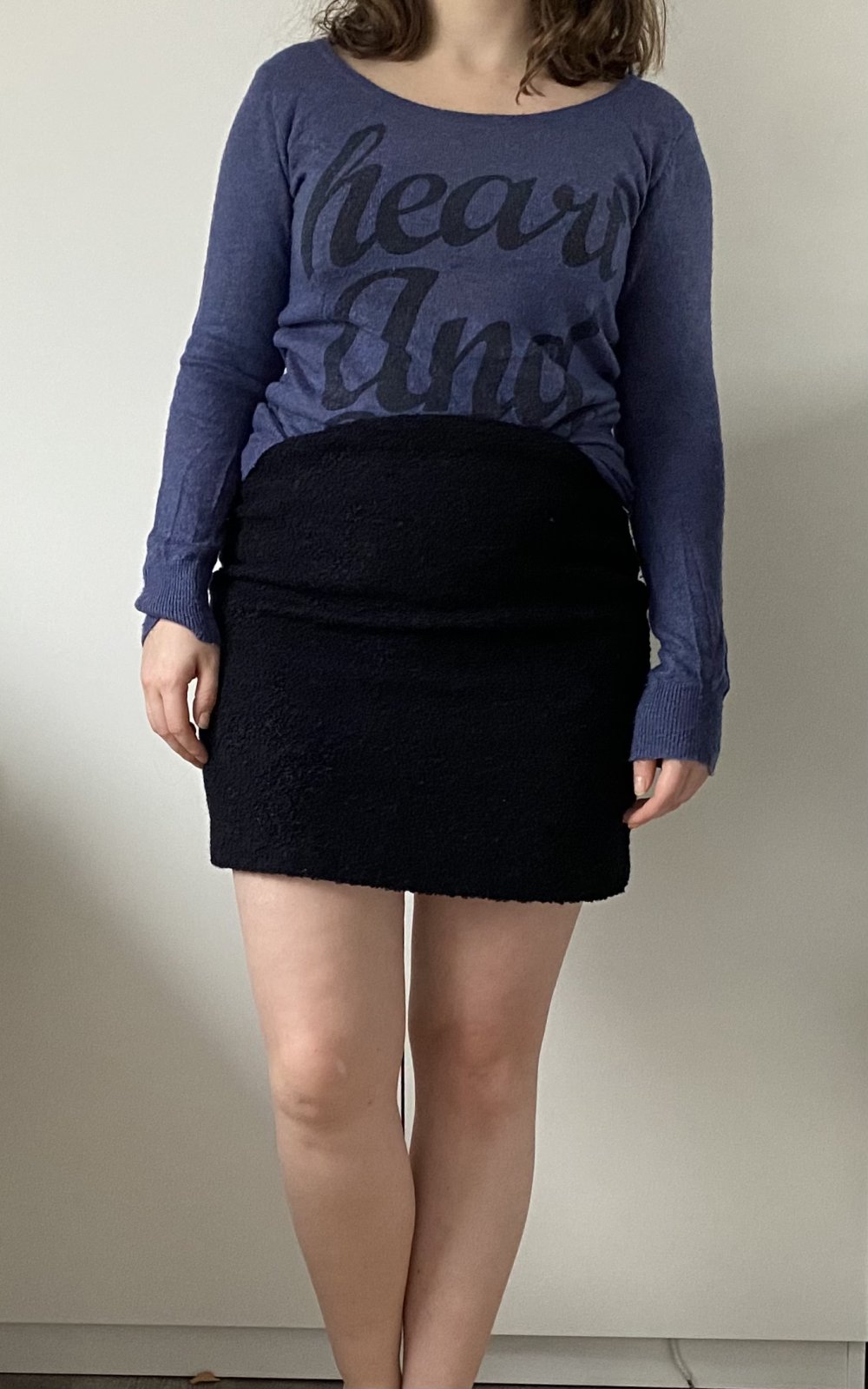 Blauer Pulli mit Motto