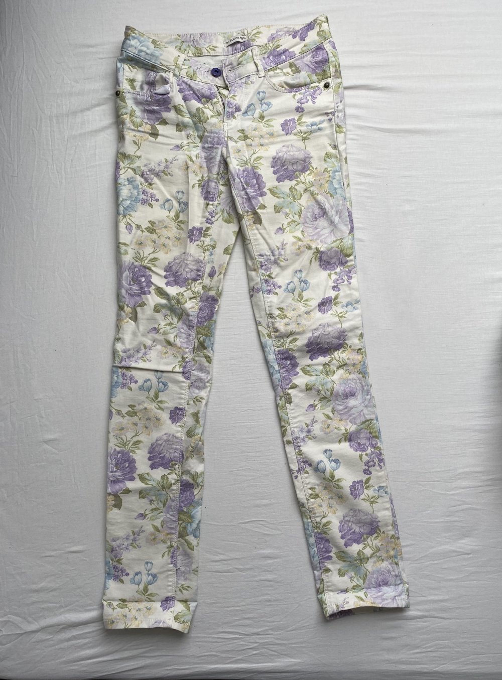 Weiße Hose mit Pastell Blumenmuster