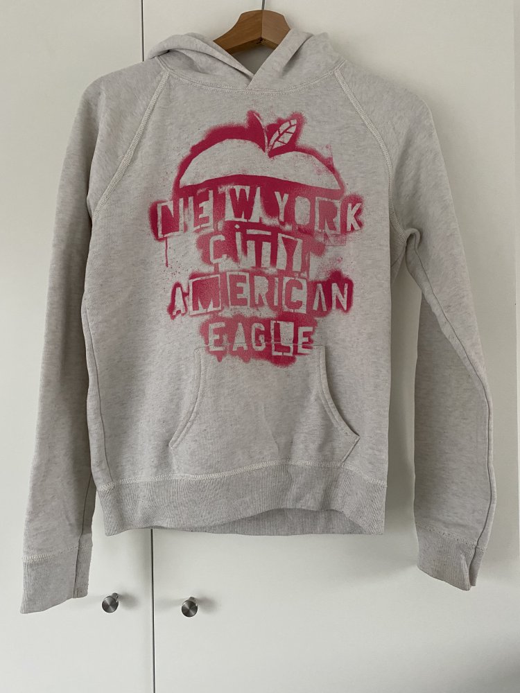 Hellgrauer Hoodie mit Aufdruck