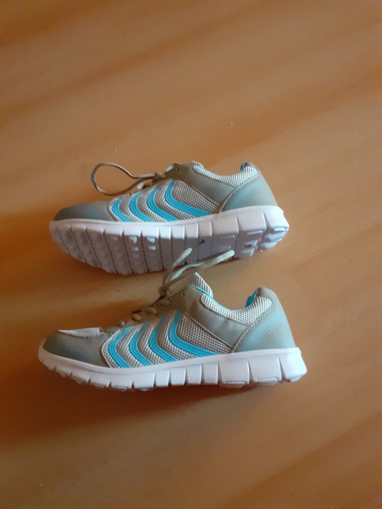 Sneaker Gr.42 (eher Gr.41)
