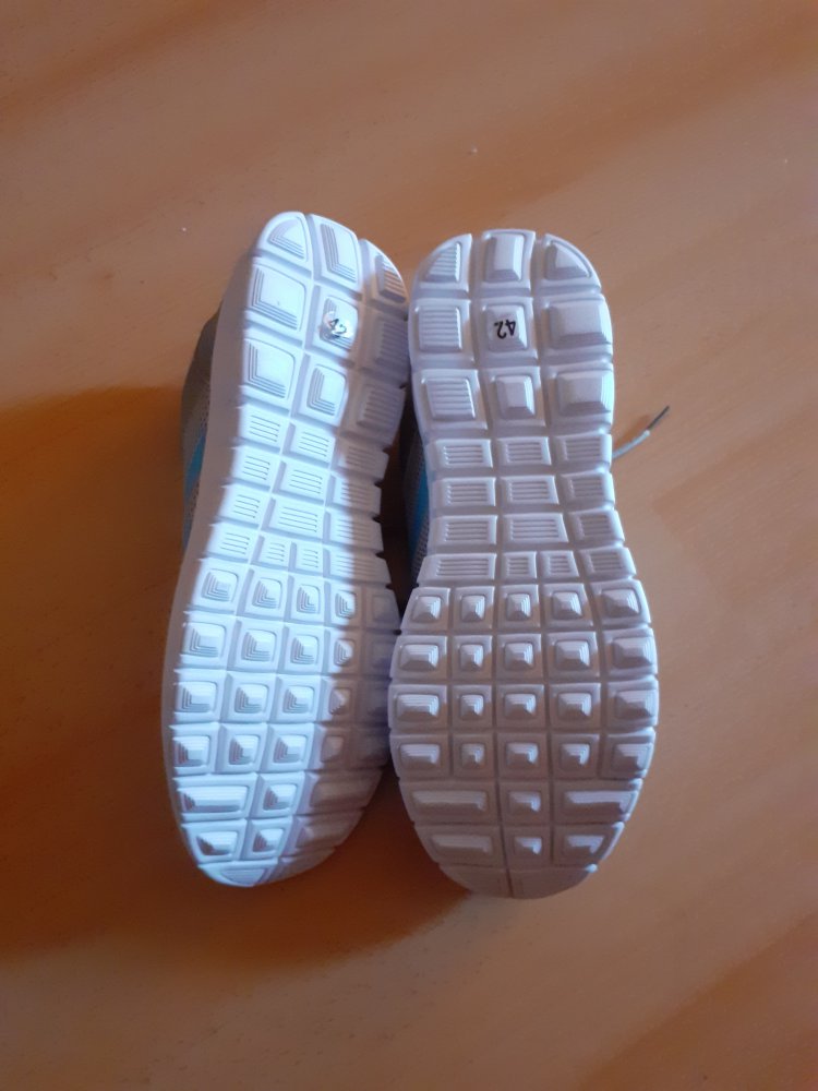 Sneaker Gr.42 (eher Gr.41)