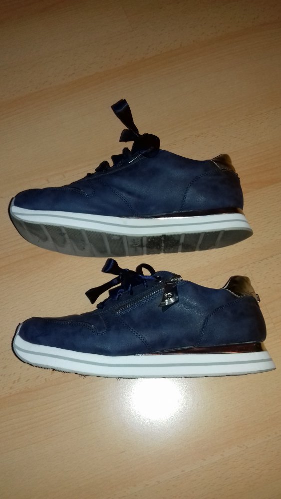 Sneaker