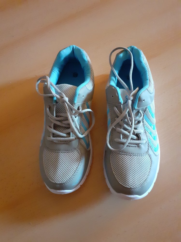 Sneaker Gr.42 (eher Gr.41)