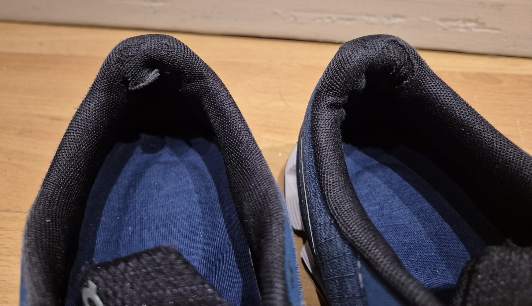 ON Herren Turnschuhe Gr 42 blau