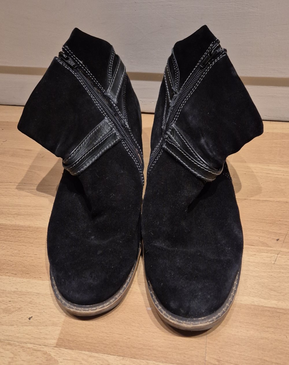Stiefelette schwarz Wildleder Gr 41