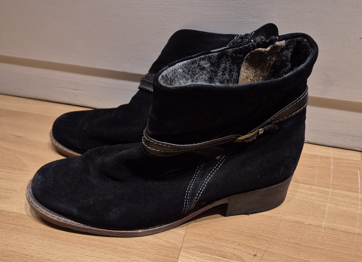 Stiefelette schwarz Wildleder Gr 41