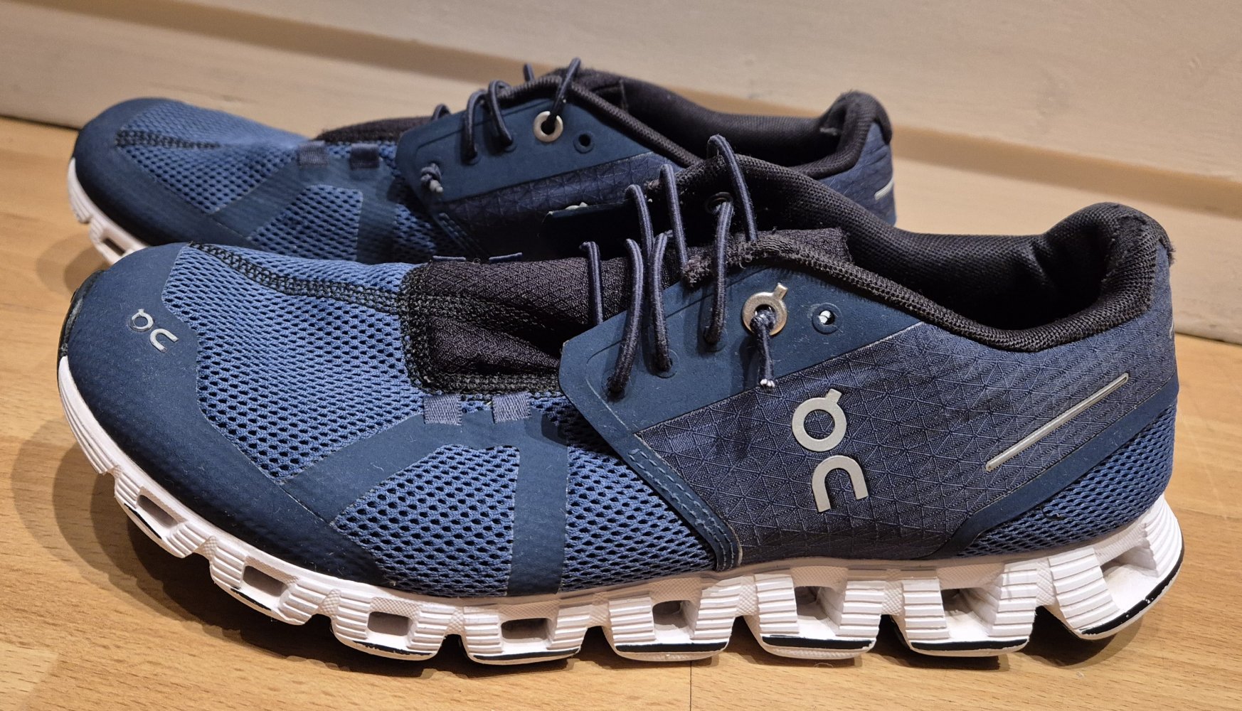 ON Herren Turnschuhe Gr 42 blau