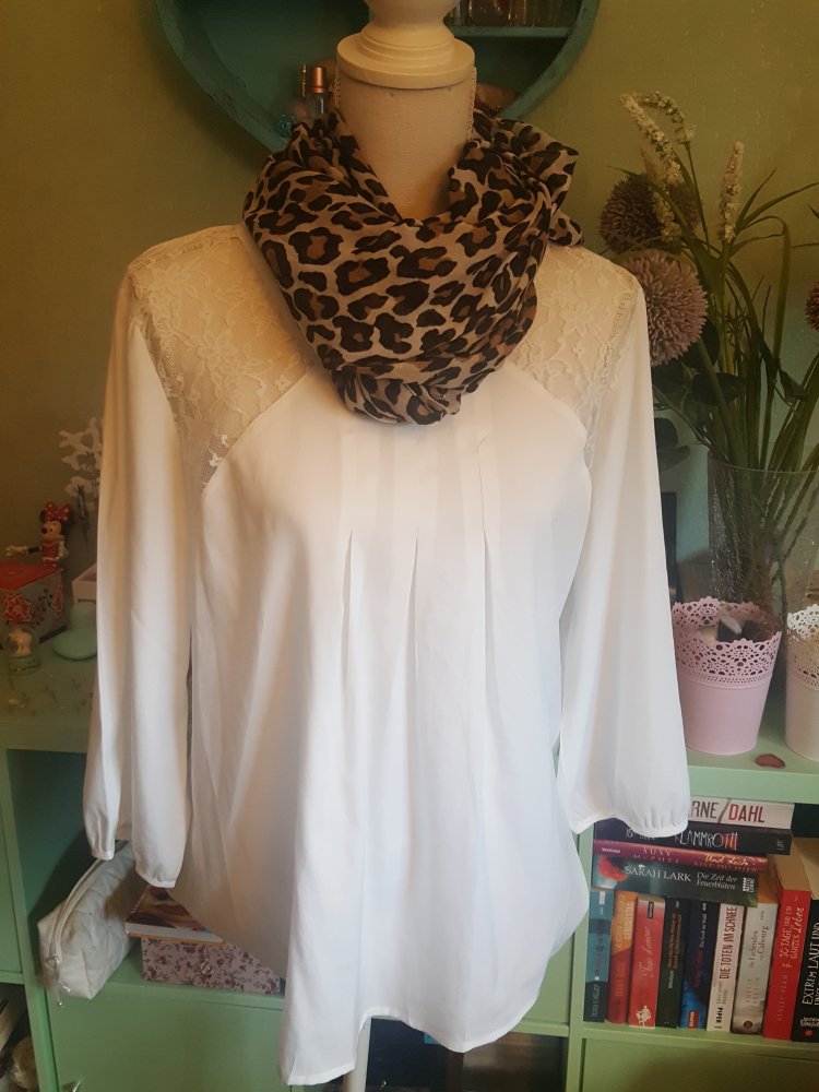 Weiße Bluse von Vero Moda mit Spitzeneinsatz