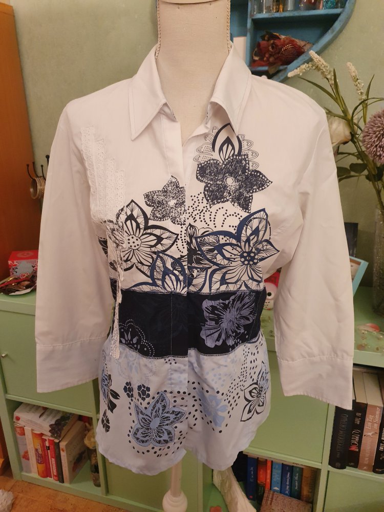 Wunderschöne Bluse blau weiß von Bonita