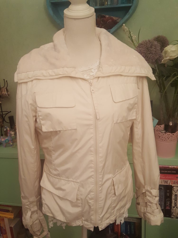 Wunderschöne Übergangsjacke mit Fell