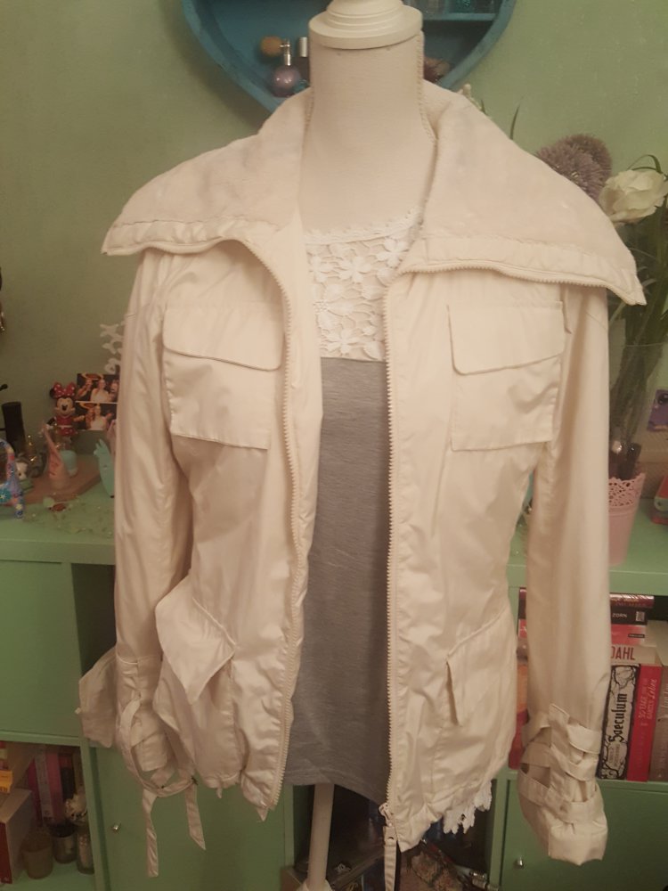 Wunderschöne Übergangsjacke mit Fell