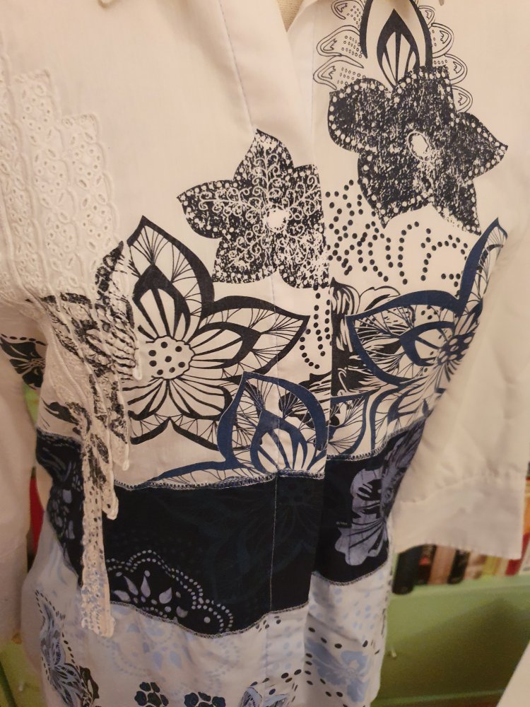 Wunderschöne Bluse blau weiß von Bonita