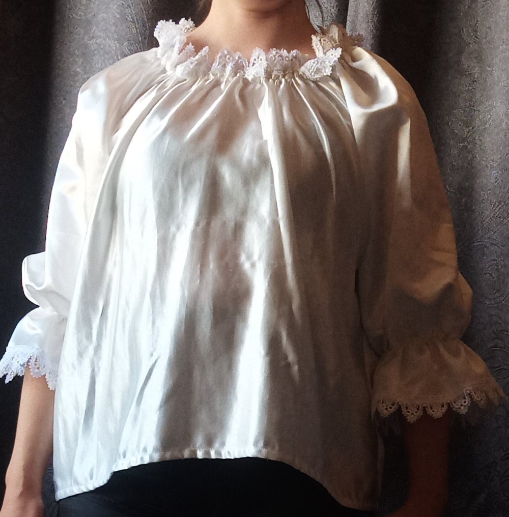 weißes Hemd Satin mit Spitze