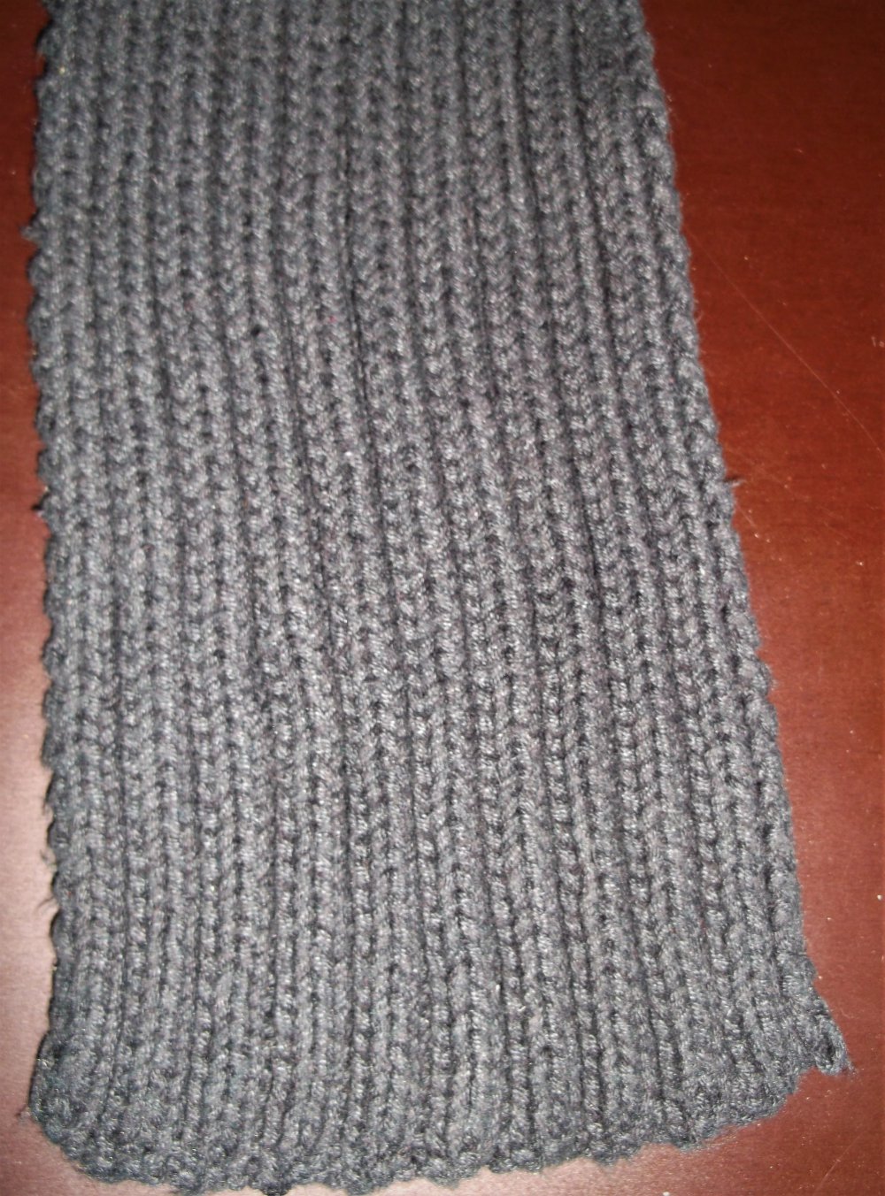 Schwarzer Strickschal