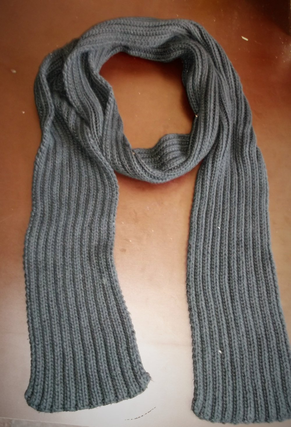 Schwarzer Strickschal