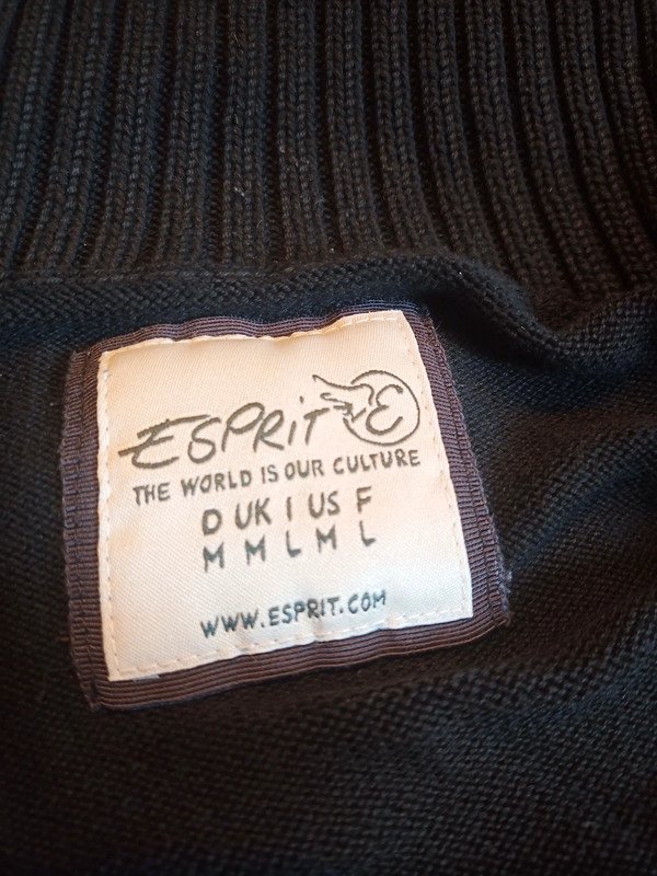 schwarzer Esprit Pulli mit Bauchtasche