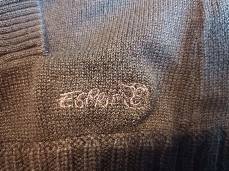schwarzer Esprit Pulli mit Bauchtasche